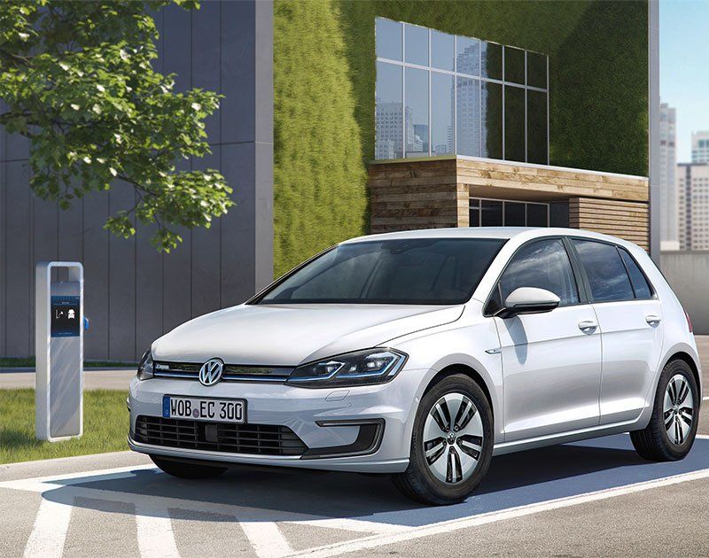 In June 2017, The 2017 Volkswagen e-Golf will arrive at VW St-Eustache!
