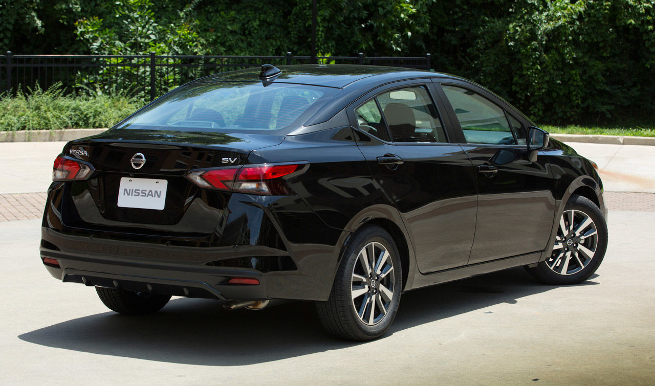 nissan versa 2021 black