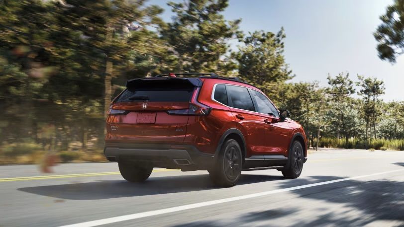 Rear view of the Honda CR-V 2025 on the road.