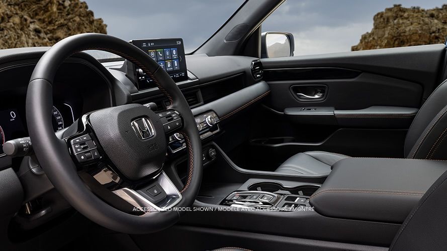 View of the Honda Pilot 2025 dashboard and technology.