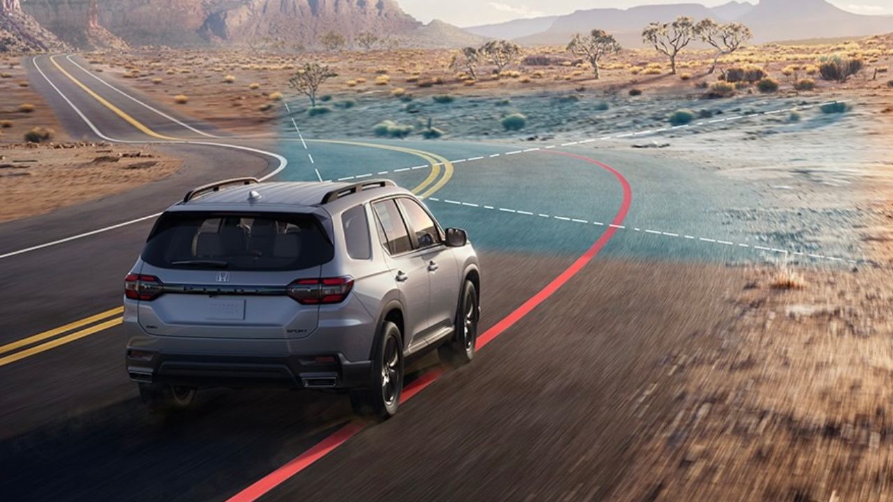 rear side view of a 2025 Honda Pilot