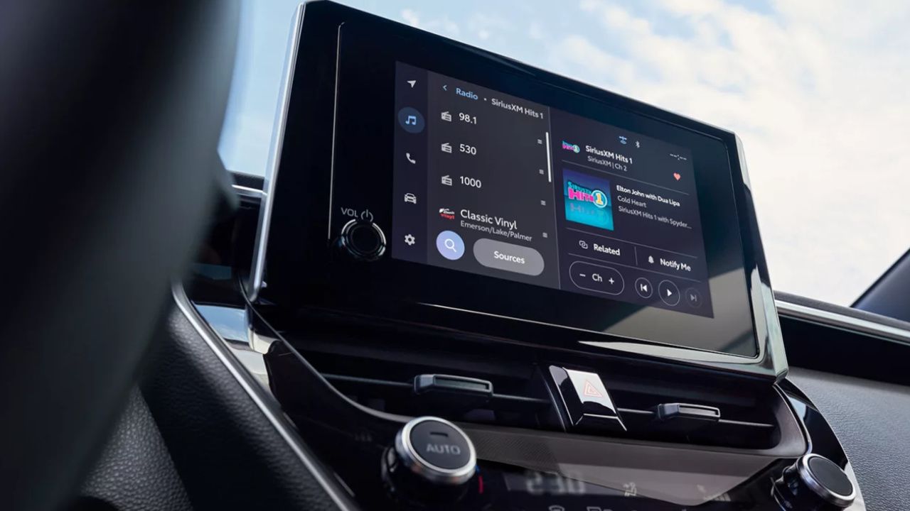 vue du tableau de bord d'une Toyota Corolla Hybride 2026