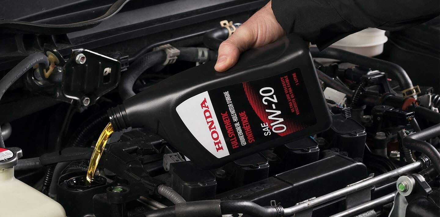 Un changement d'huile Honda synthétique sur un véhicule Honda