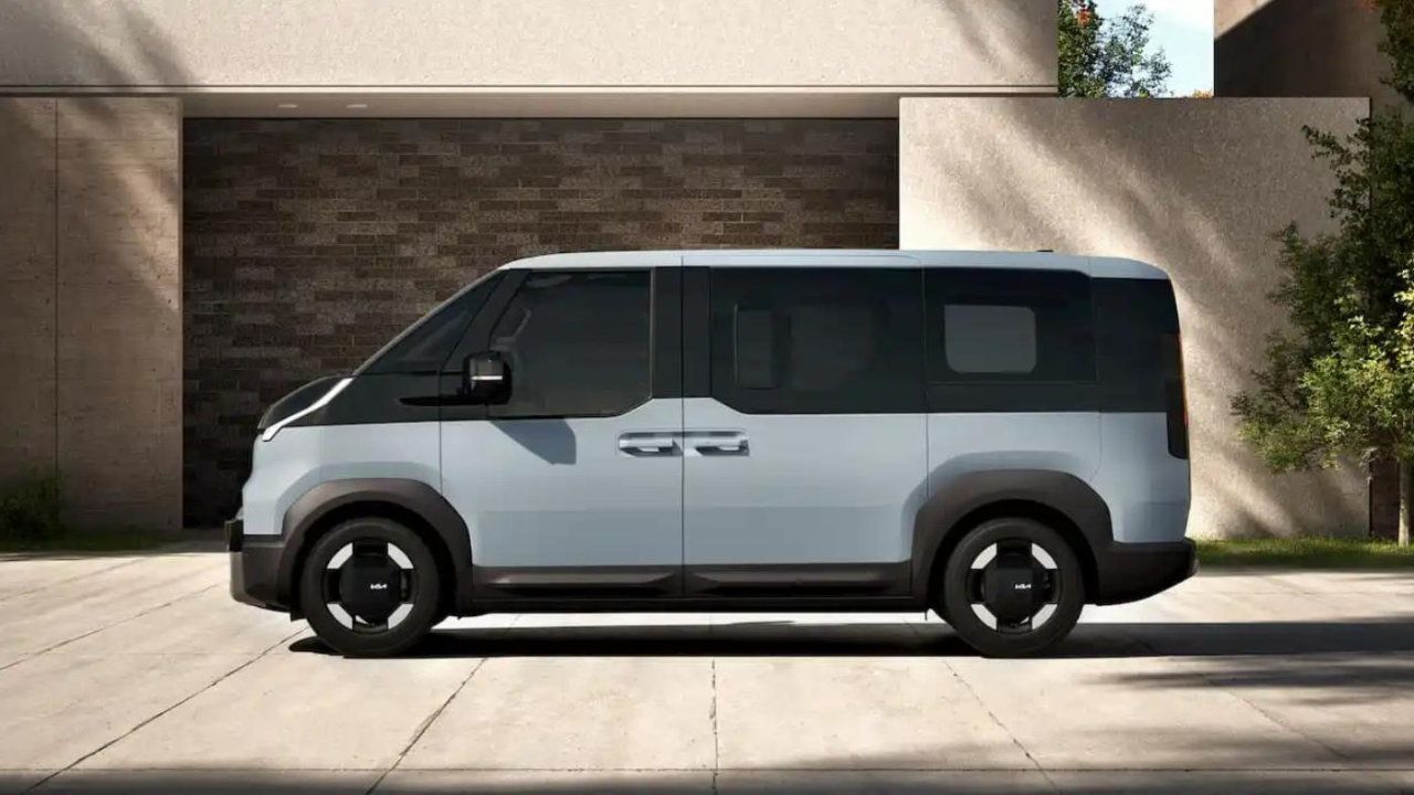 vue latérale d'un Kia PV5 2026