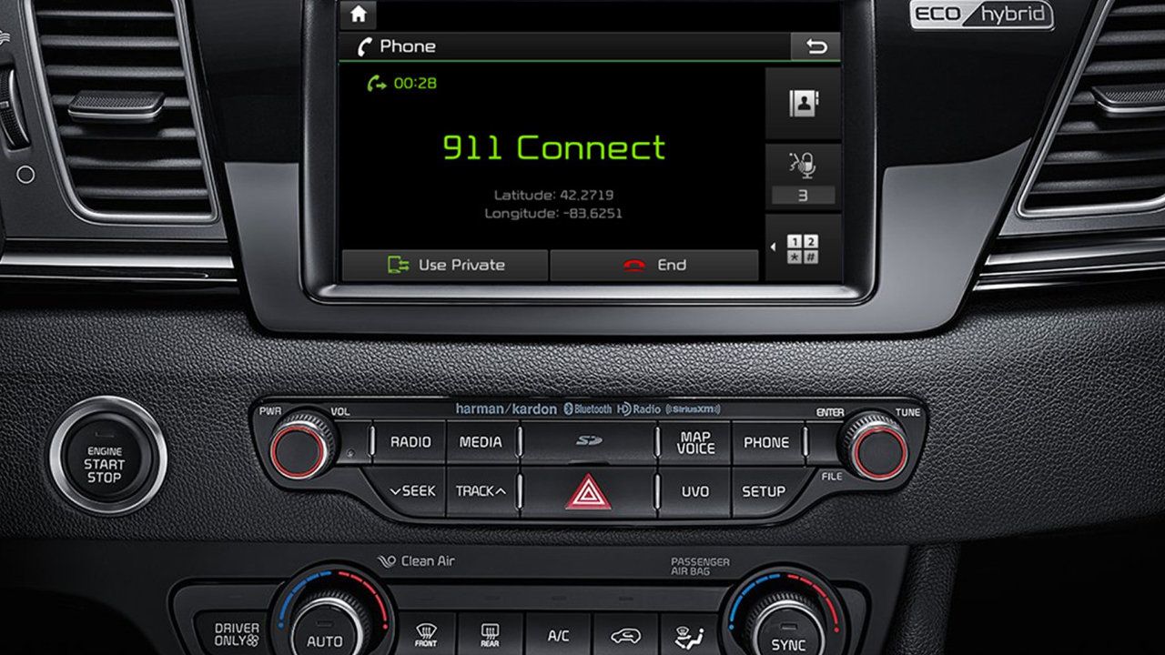 IA UVO de Kia en train de contacter les services d'urgence