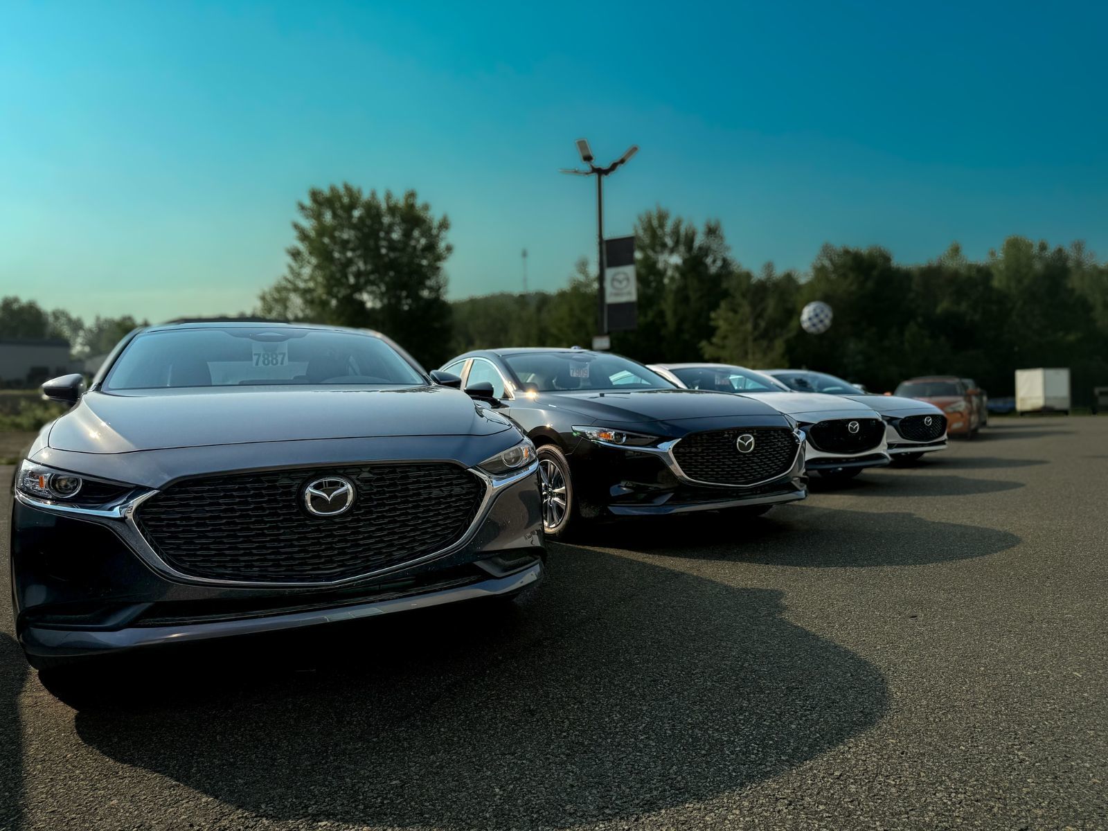 Mazda redefines balance with the 2025 Mazda3: power, comfort, and efficiency all in one.