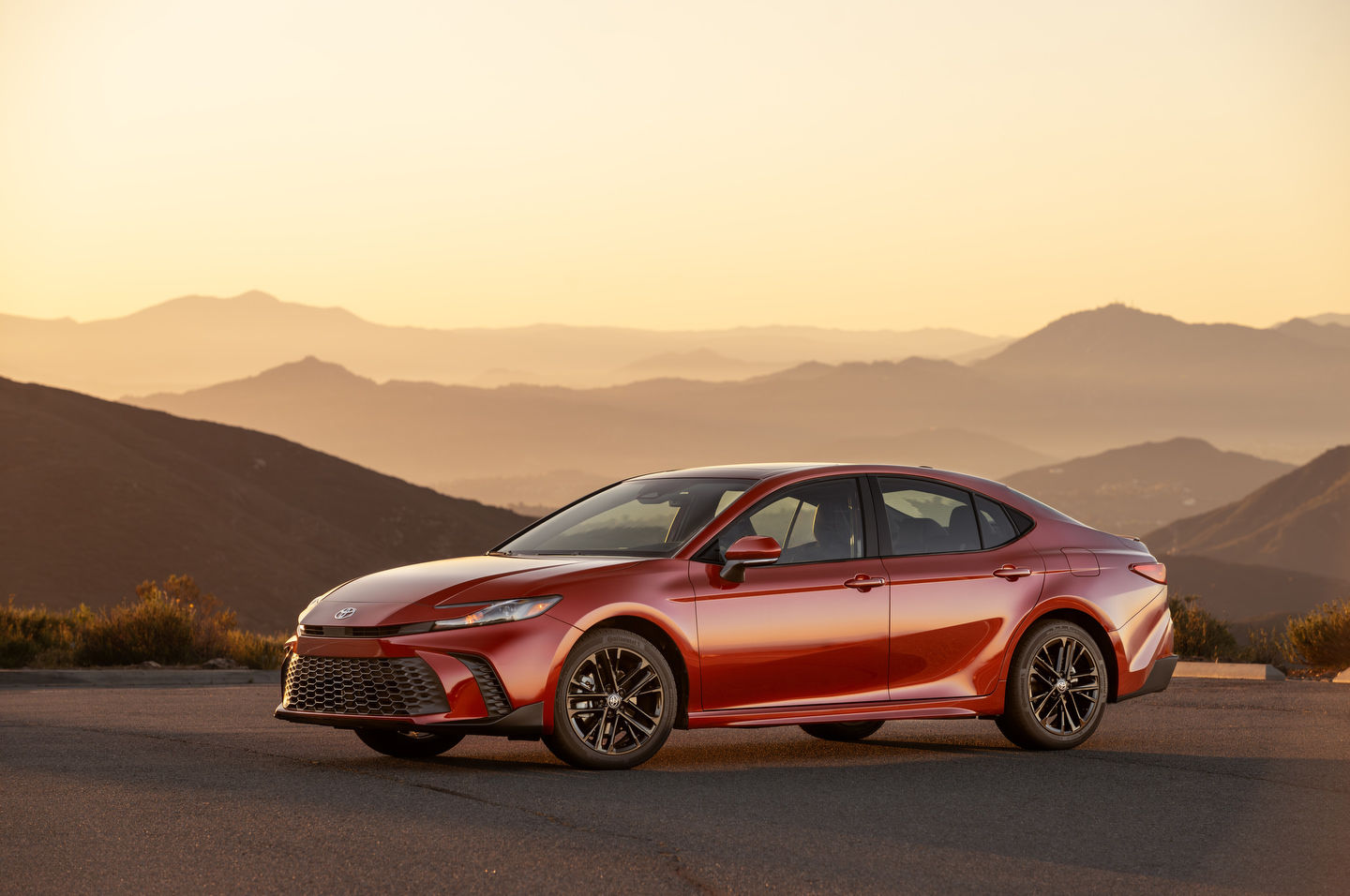 La berline hybride sans compromis : voici la révolutionnaire Toyota Camry 2025