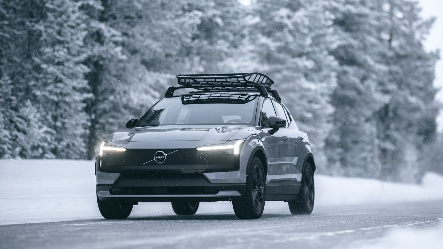 Le Volvo EX30 Cross Country 2026 est-il taillé pour les fins de semaine sur les chemins de gravier du chalet?