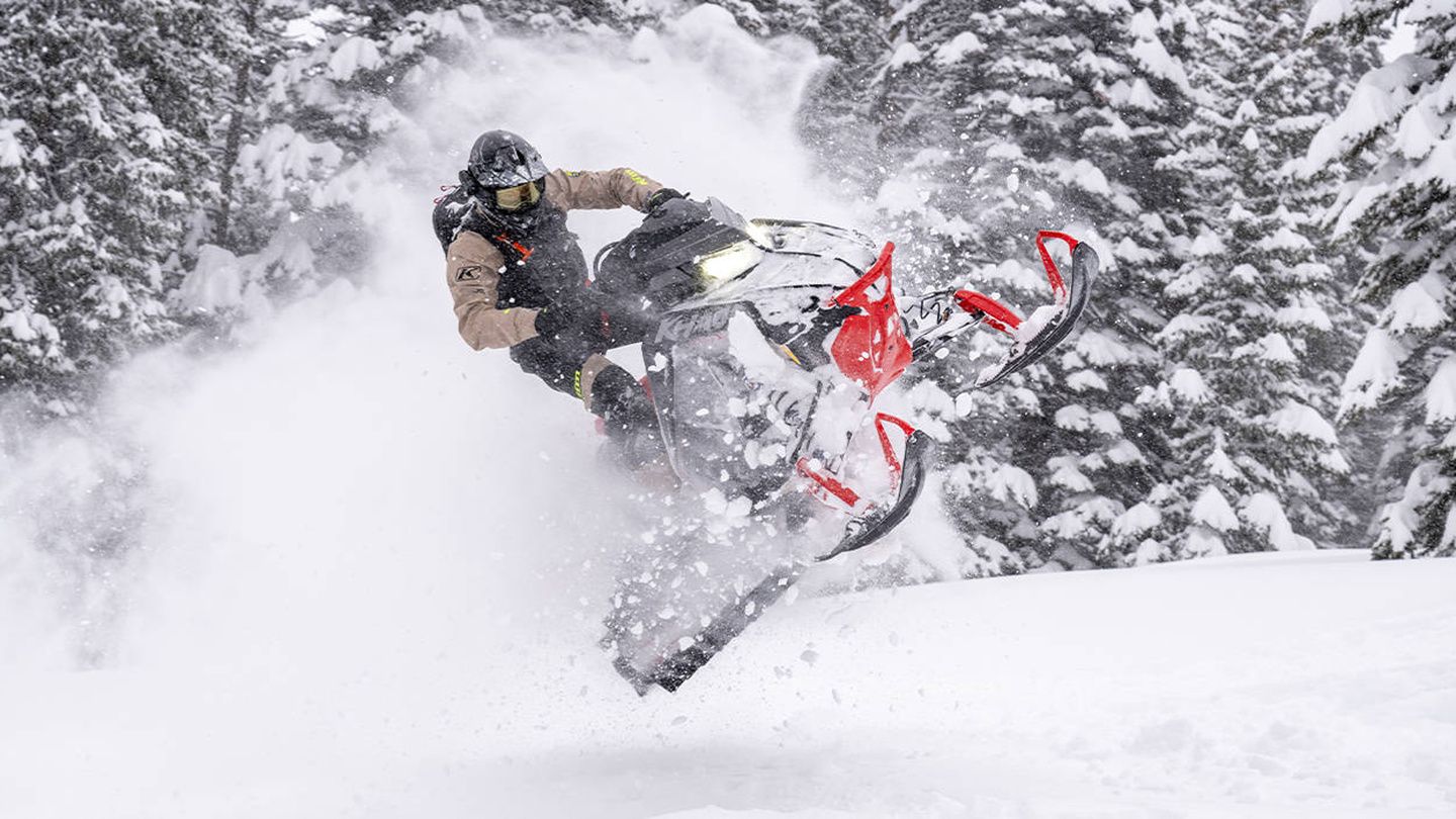 Conquérir les Monts-Valin : le Polaris PRO RMK Slash dans la poudreuse de février