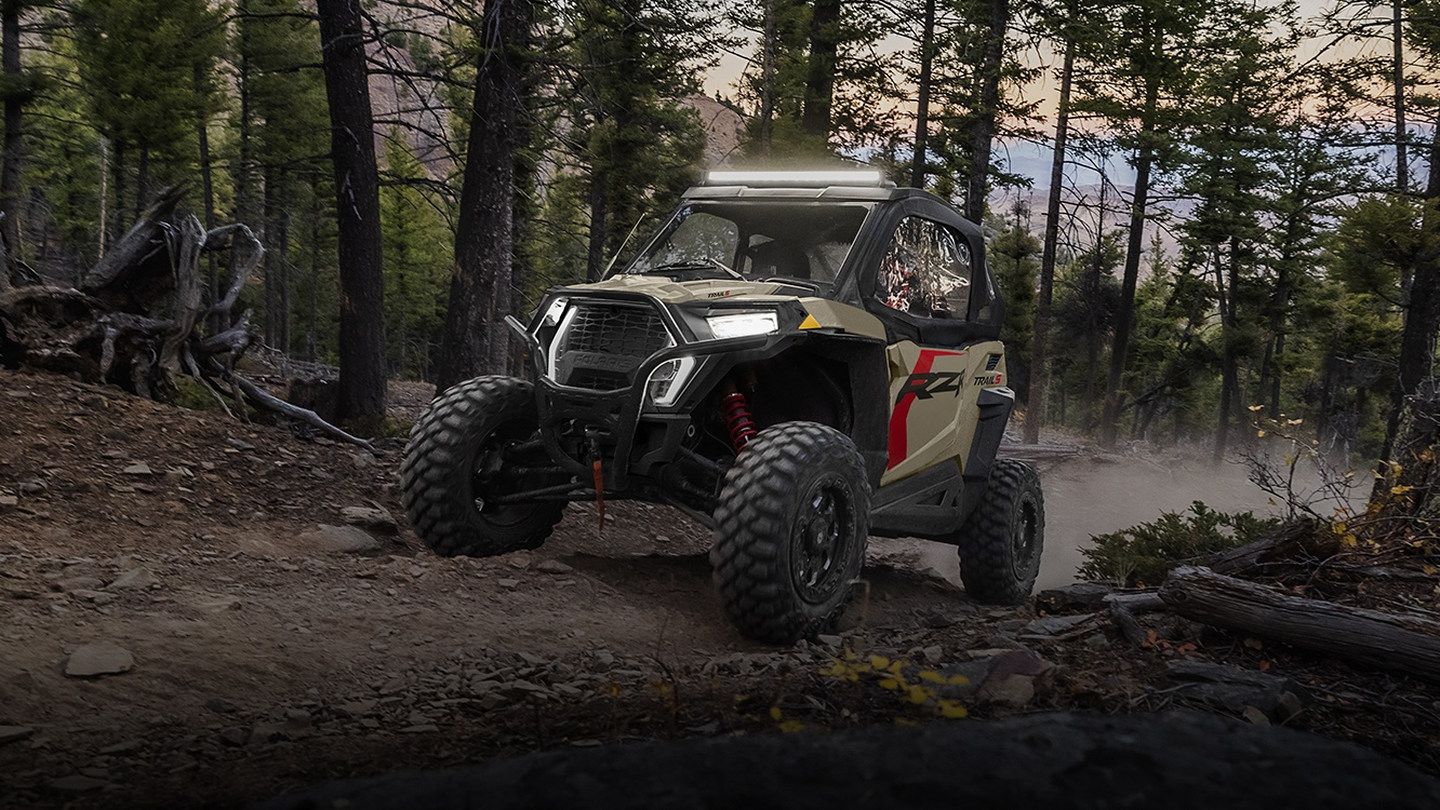 Guide de transition : comment ranger correctement votre motoneige Polaris et préparer votre VTT