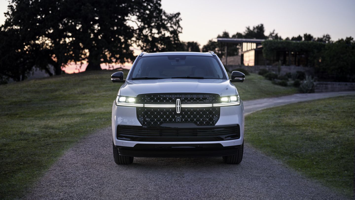 How 2026's Adaptive Headlight Technology Keeps You Safer