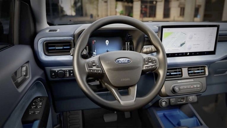 Vue sur le tableau de bord et sur la technologie du Ford Maverick 2025.