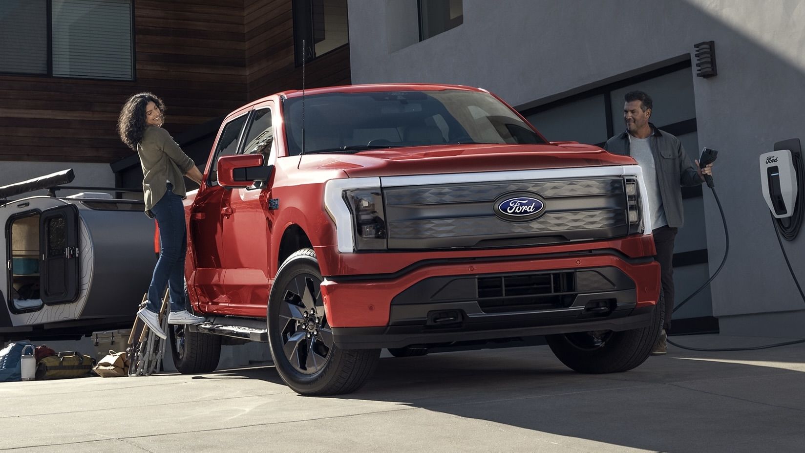 Vue rapprochée sur le design avant du Ford F-150 Lightning.