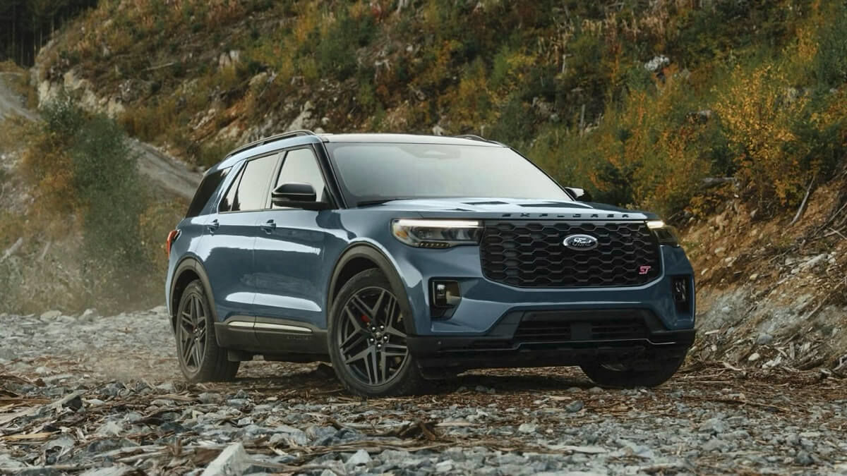 Vue 3/4 avant sur le design du Ford Explorer 2025.