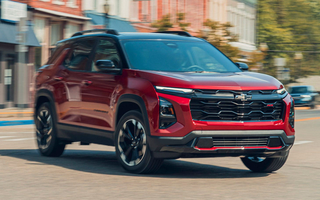 vue latérale avant d'un Chevrolet Equinox 2025 sur un boulevard en ville