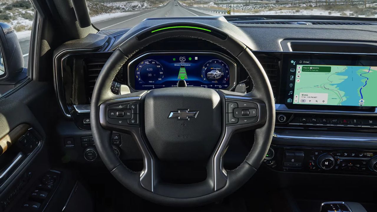 vue du tableau de bord d'un Chevrolet Silverado 1500 2026