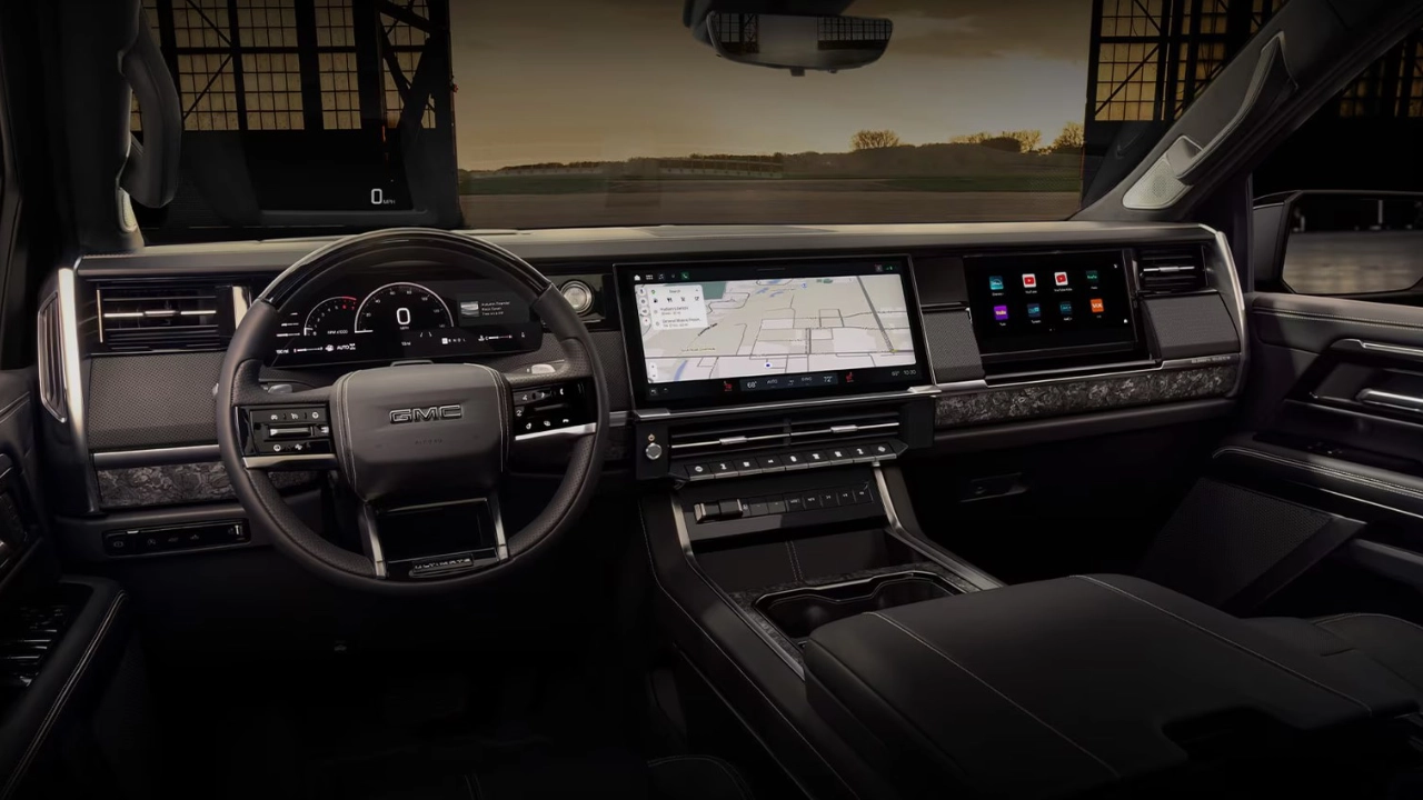 Détail des écrans numériques et du système d'infodivertissement du GMC Sierra 1500