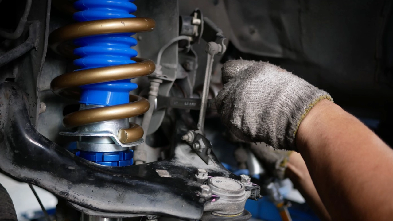 Examen des ressorts et des amortisseurs de la suspension automobile
