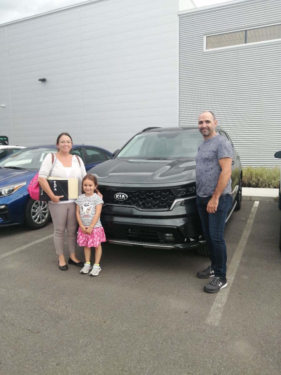 UN VEHICULE NEUF POUR UNE BELLE FAMILLE