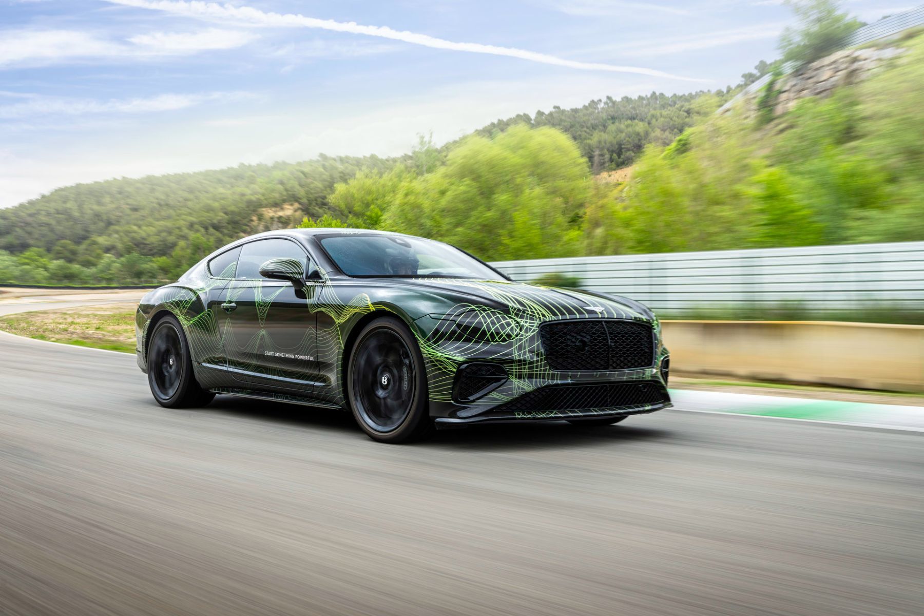 Bentley présente la quatrième génération de la Continental GT : l'hybride ultra performante redéfinit le grand tourisme.