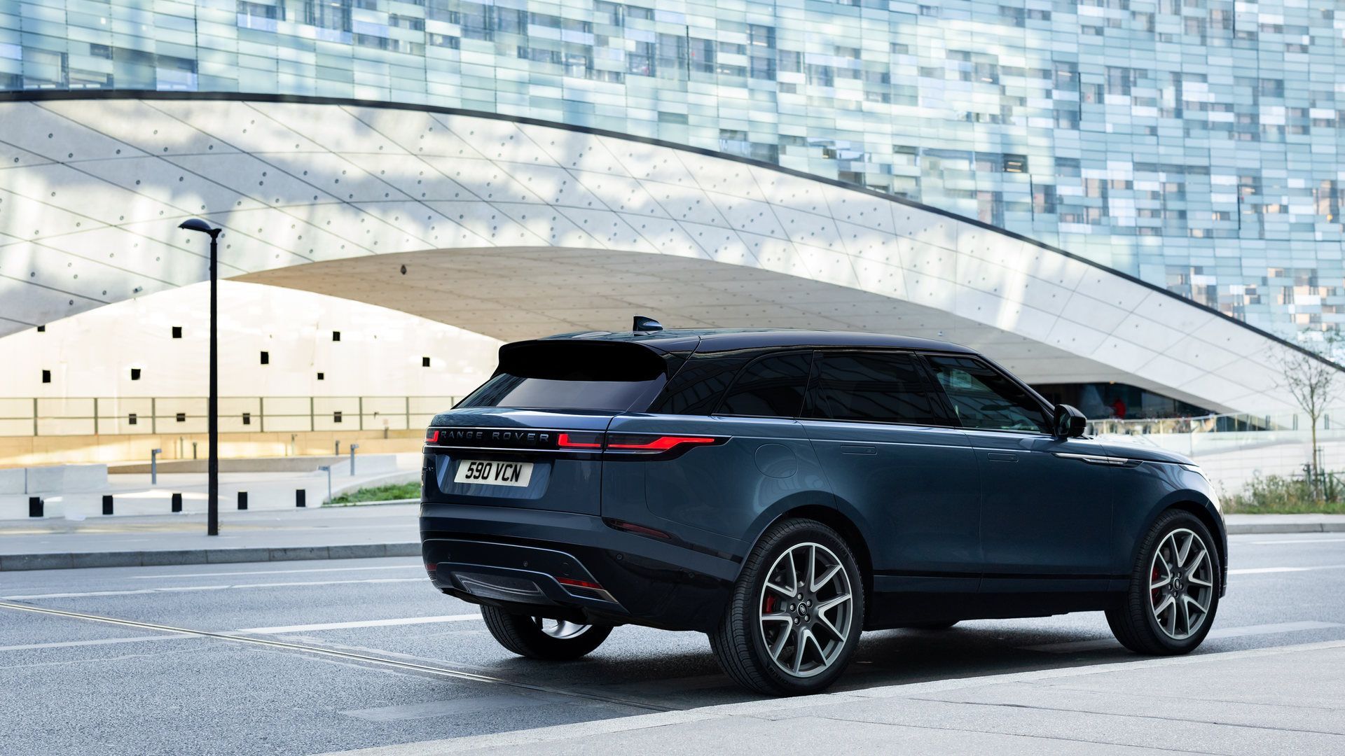 5 Ways the Range Rover Velar's Design Conquers Griffintown's Style and ...
