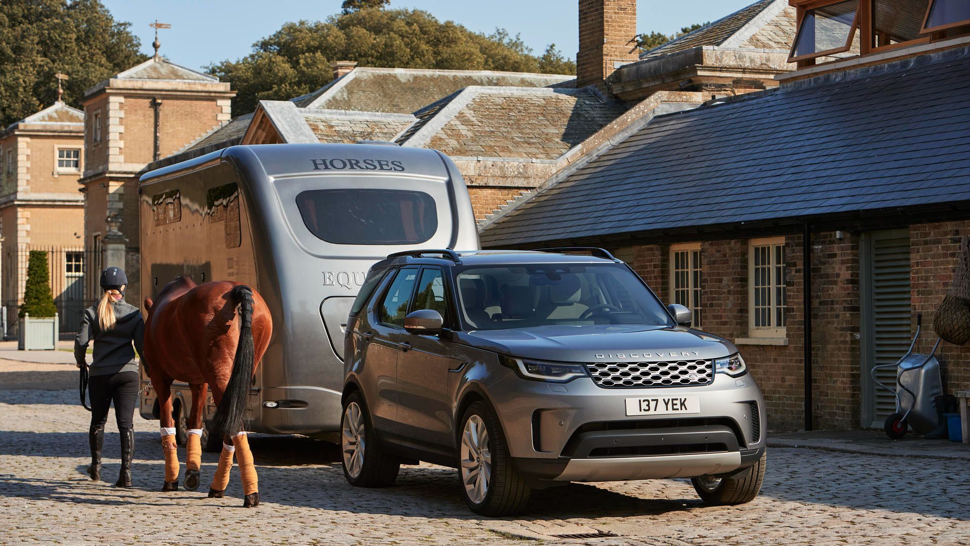 Discovery's 3,500 kg Towing Capacity: What It Means for Quebec ...
