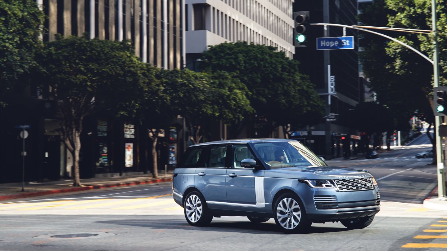 Range Rover VÉHR d'occasion : le trajet silencieux de la Rive-Nord au centre-ville de Montréal