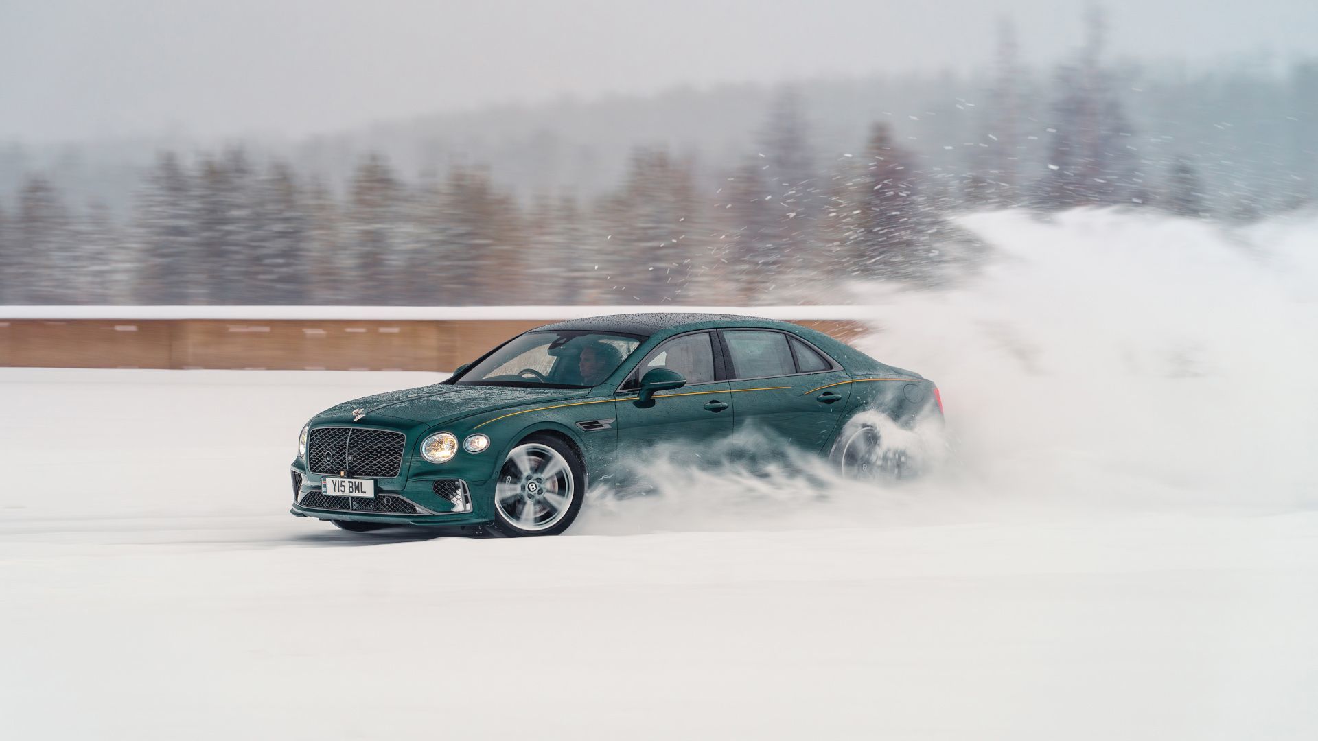 Du cercle arctique à Montréal : la Flying Spur Speed domine l'hiver comme aucune autre