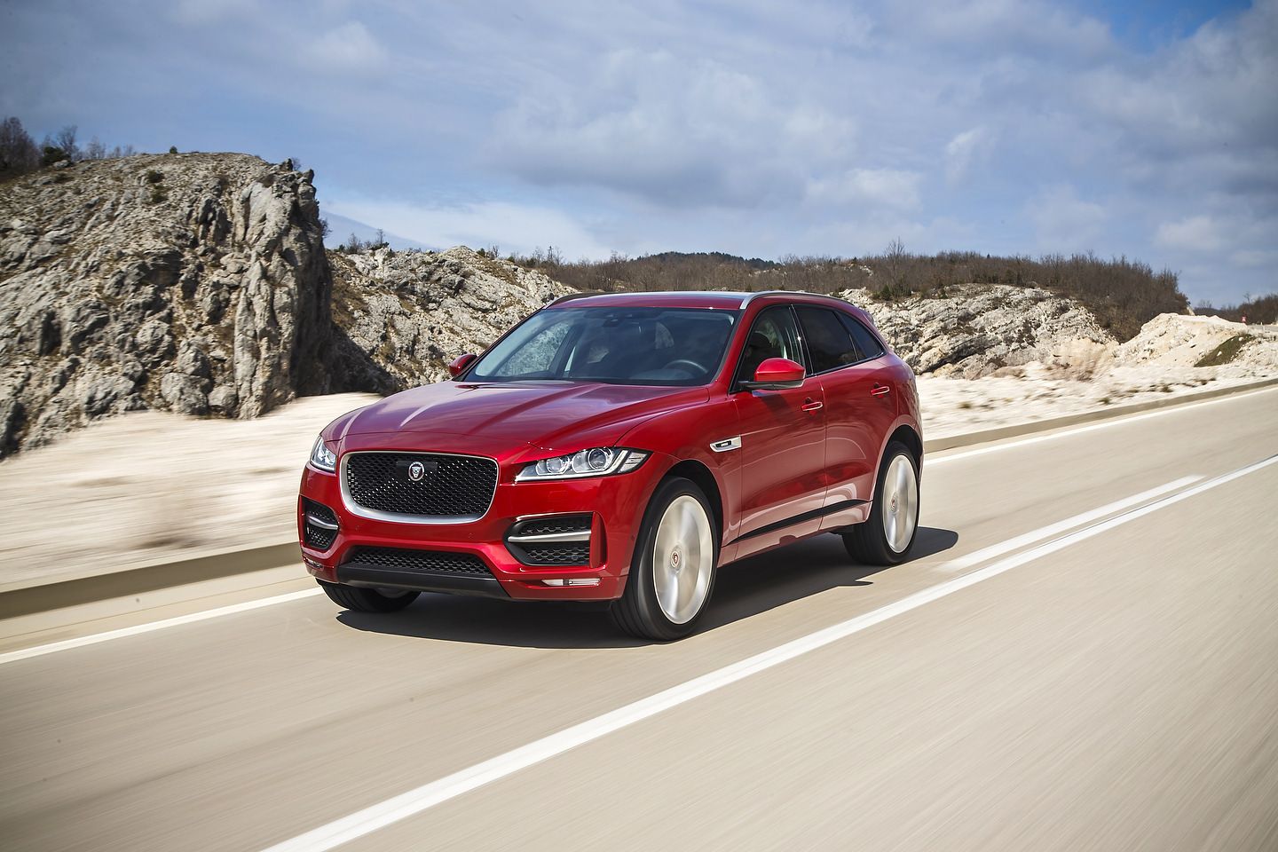 Les cinq moteurs du Jaguar FPace 2019 Decarie Motors Jaguar