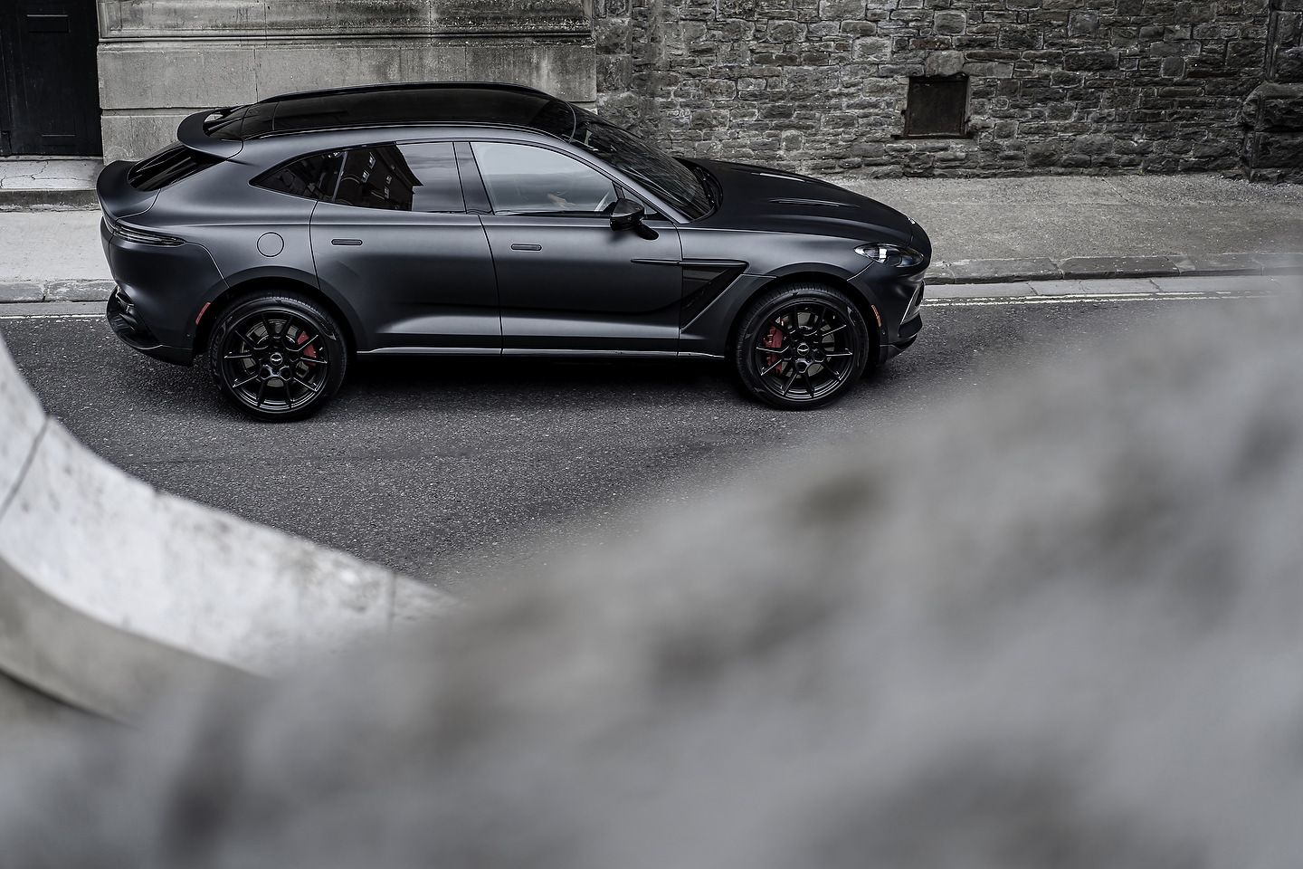 aston_martin_dbx__satin_xenon_