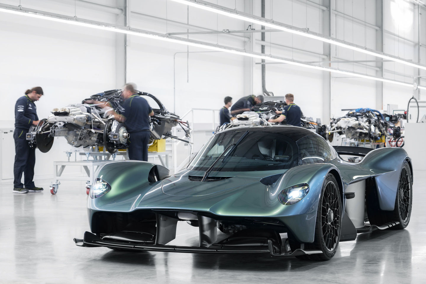 The first Aston Martin Valkyrie customer car has been built | Aston Martin  Montréal