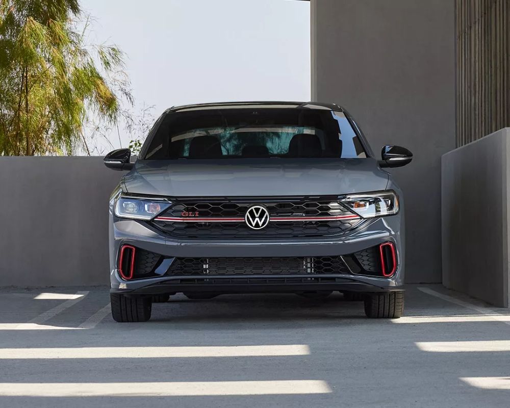 Nouvelle Volkswagen Jetta GLI 2024 à Dorval, QC : performance, style et technologie au rendez-vous
