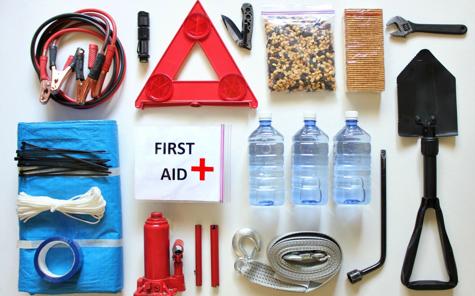Your Winter Emergency Kit: 10 Essentials for Your Vehicle