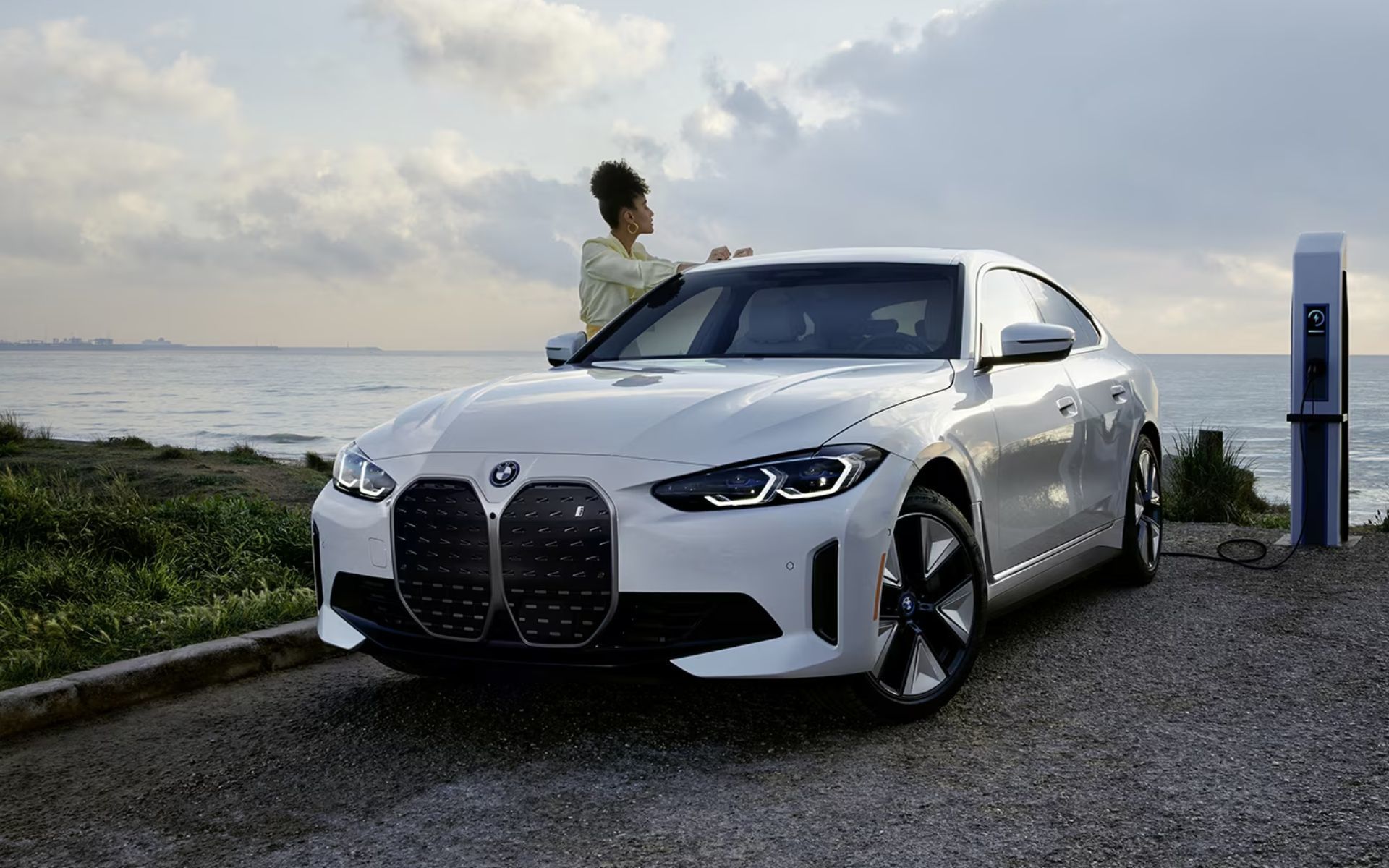 BMW Aurora | BMW i4 Gran Coupe vs. BMW i4 M50 xDrive