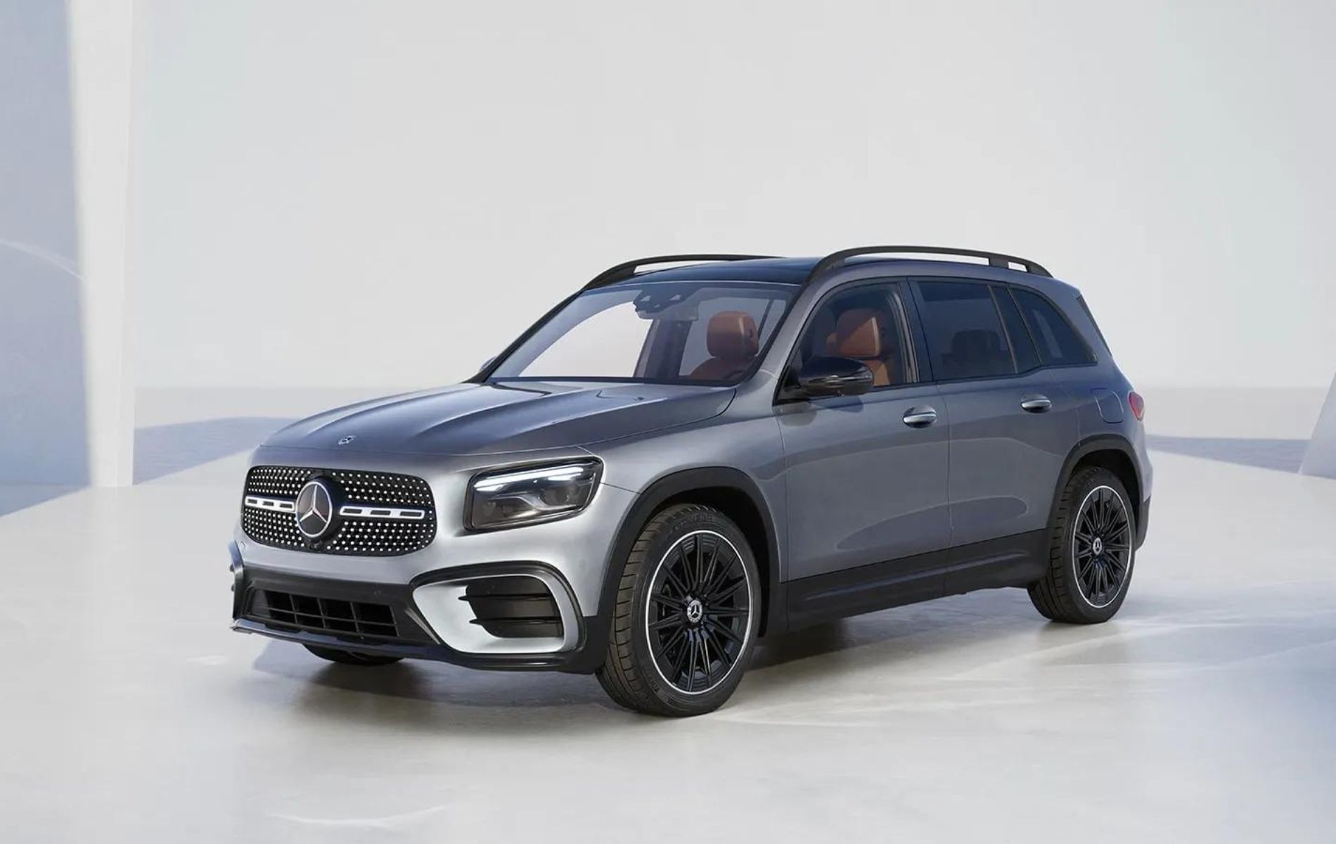 Exploring the 2024 Mercedes-Benz GLB SUV