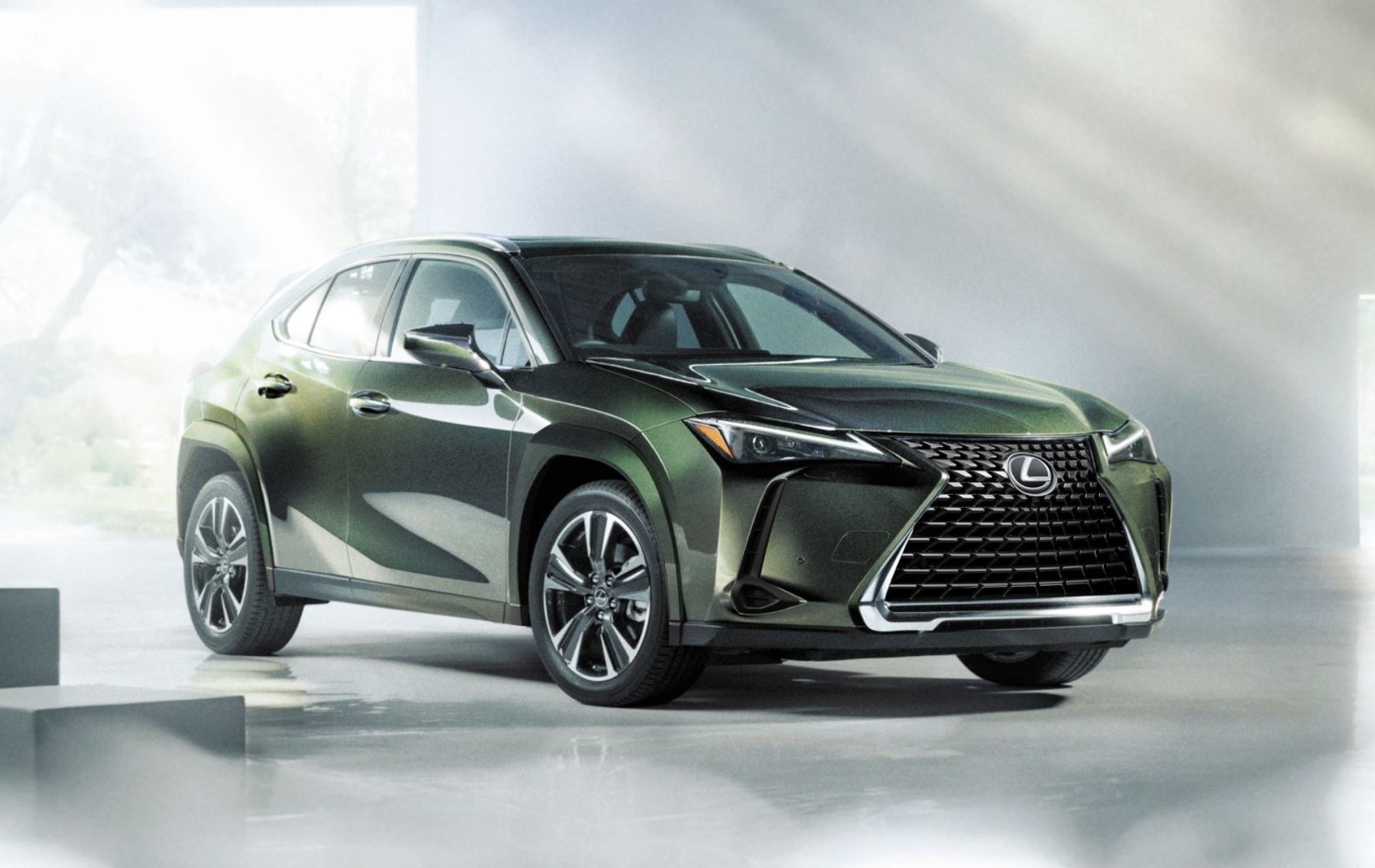 Lexus UXh 2025