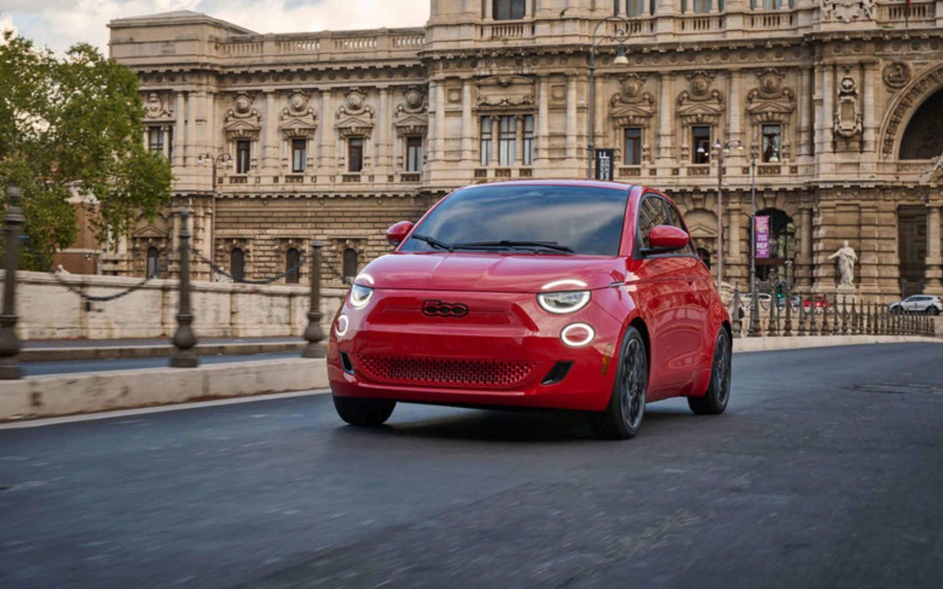 The Iconic FIAT® 500e BEV Wins Big with Urban Green Car of the Year