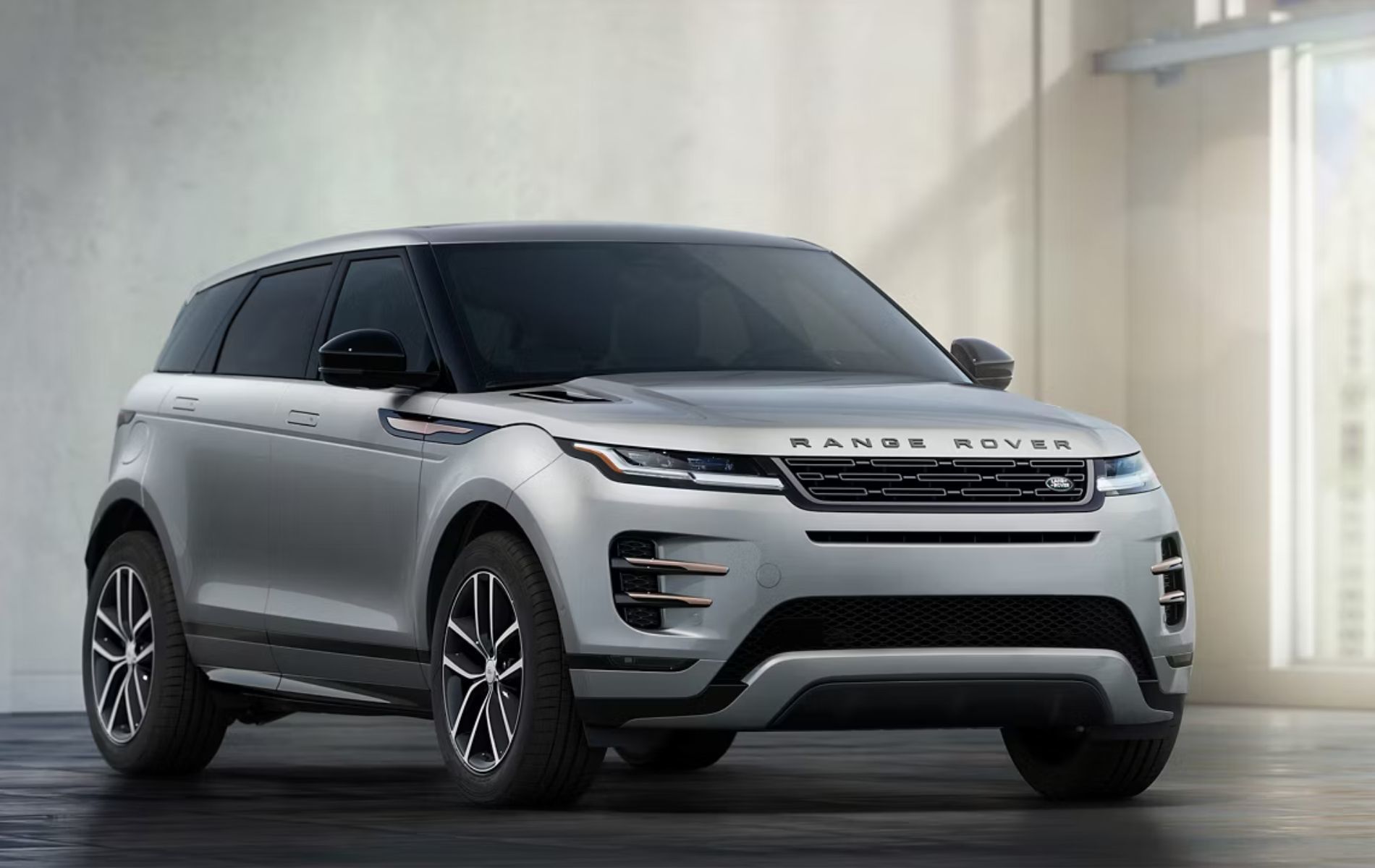 2025 Range Rover Evoque Lineup Highlights: Features, Specs, and More