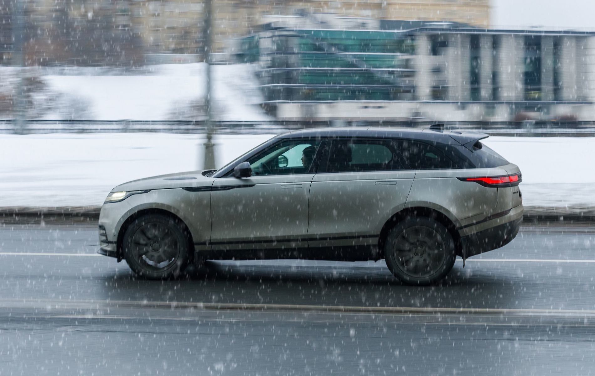 2025 Range Rover Velar MHEV: Performance That Thrills