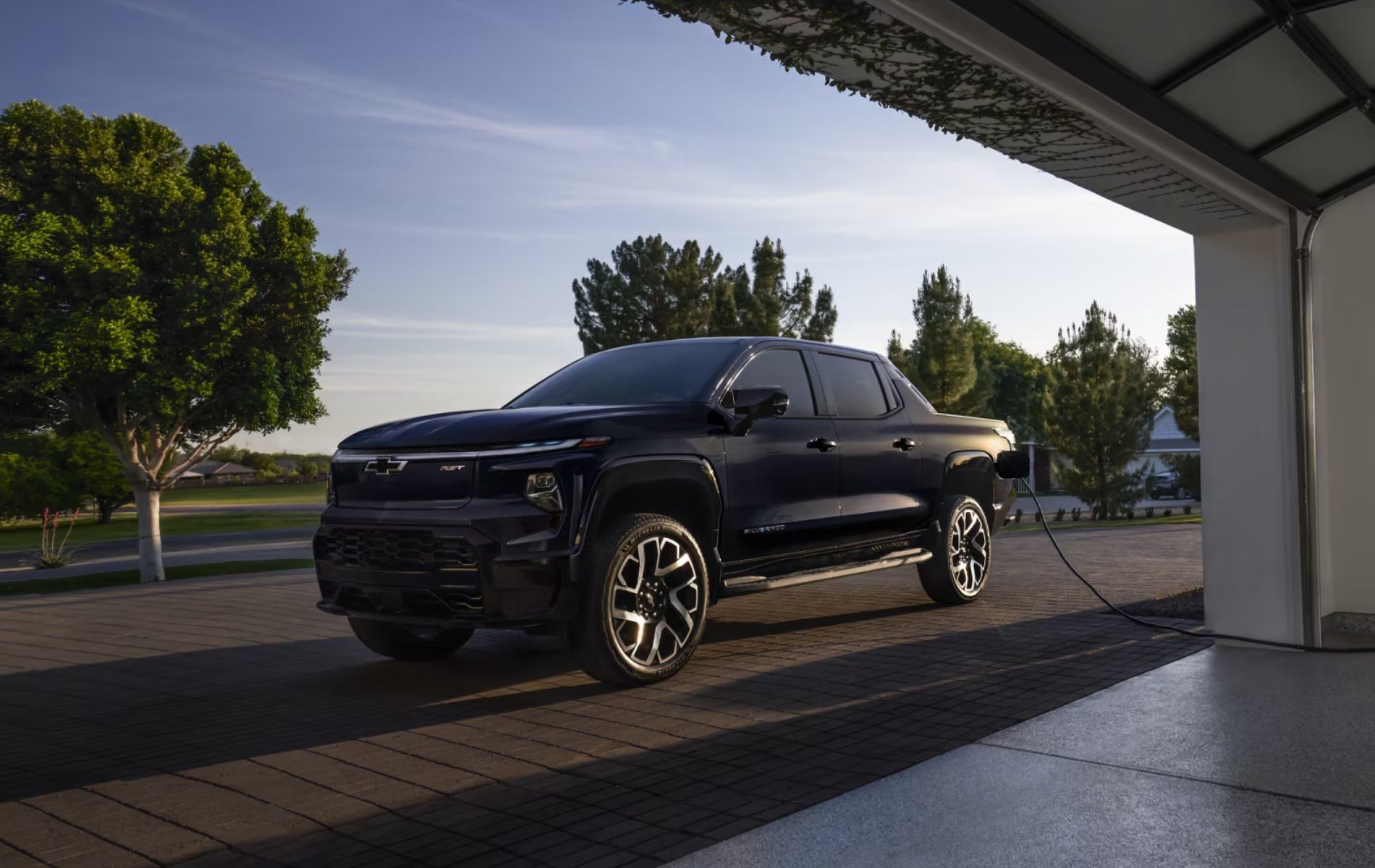 Le Chevrolet Silverado EV 2025, camion électrique, autonomie canon