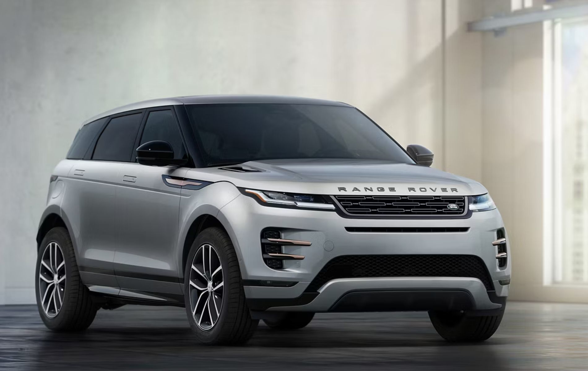 2025 Range Rover Evoque: Balanced Power for Vancouver’s Roads