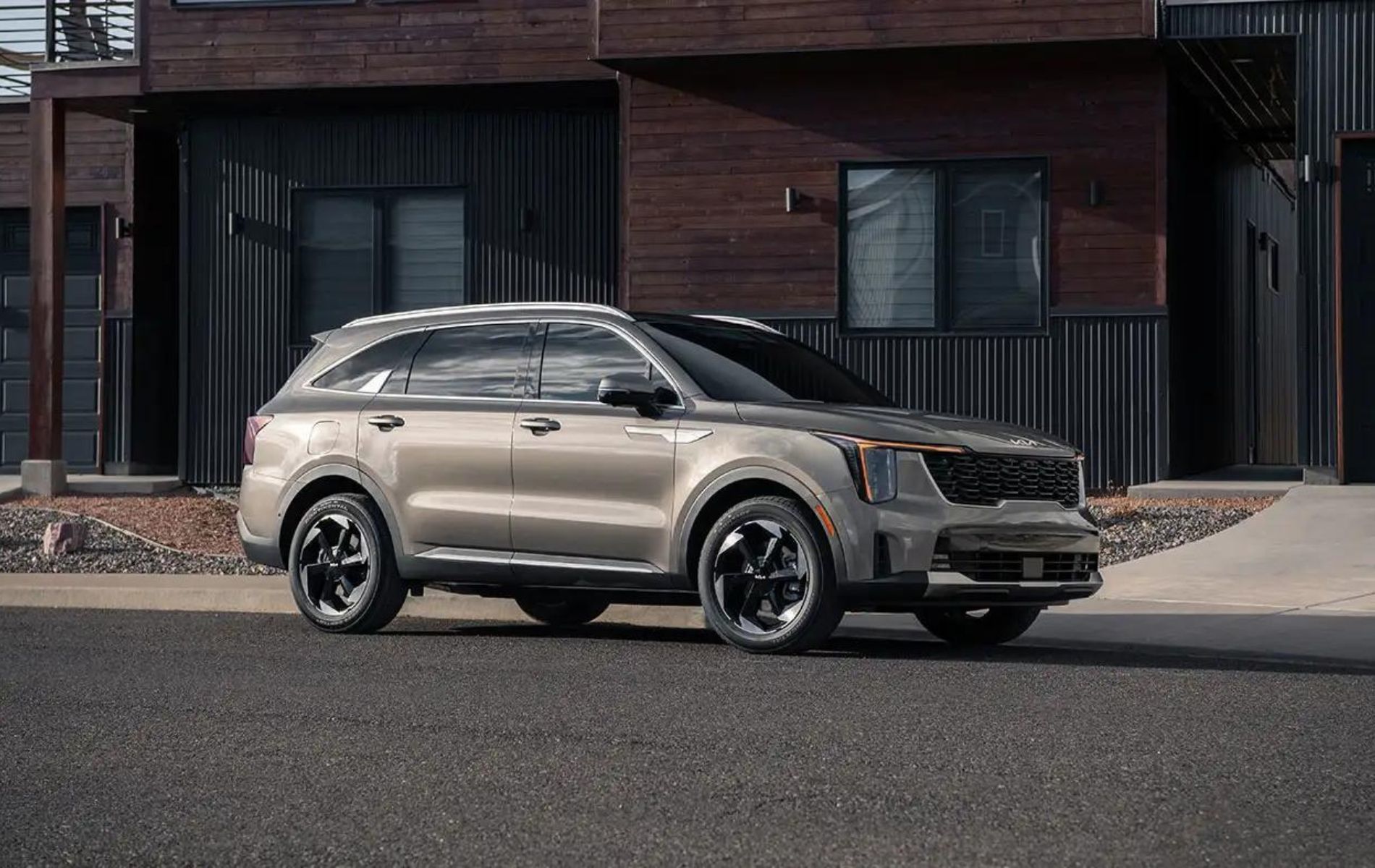 Meet the Smarter Sorento: Hybrid Power Meets Everyday Comfort