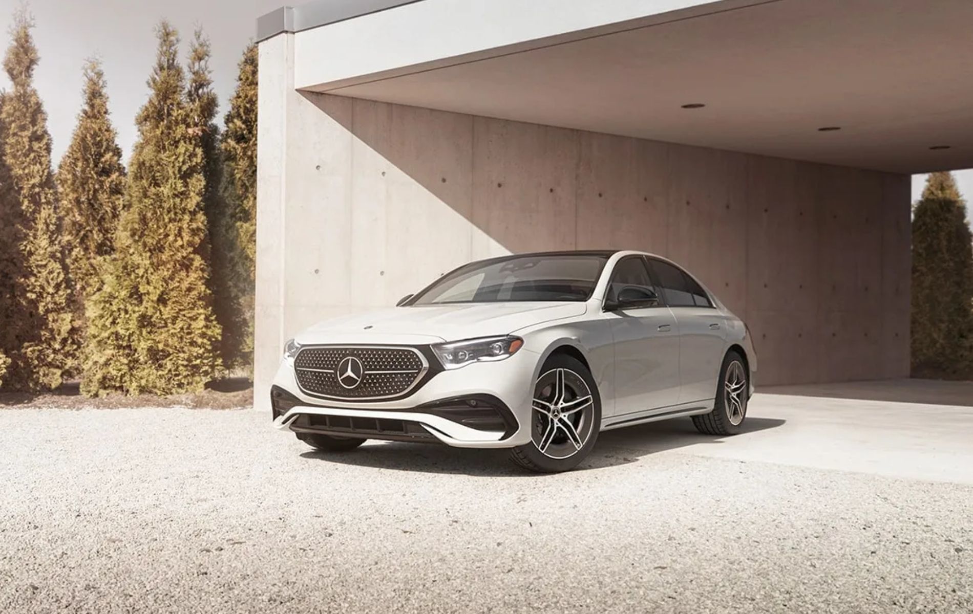 Mercedes-Benz Class E 2025: une bête de luxe, robuste et puissante