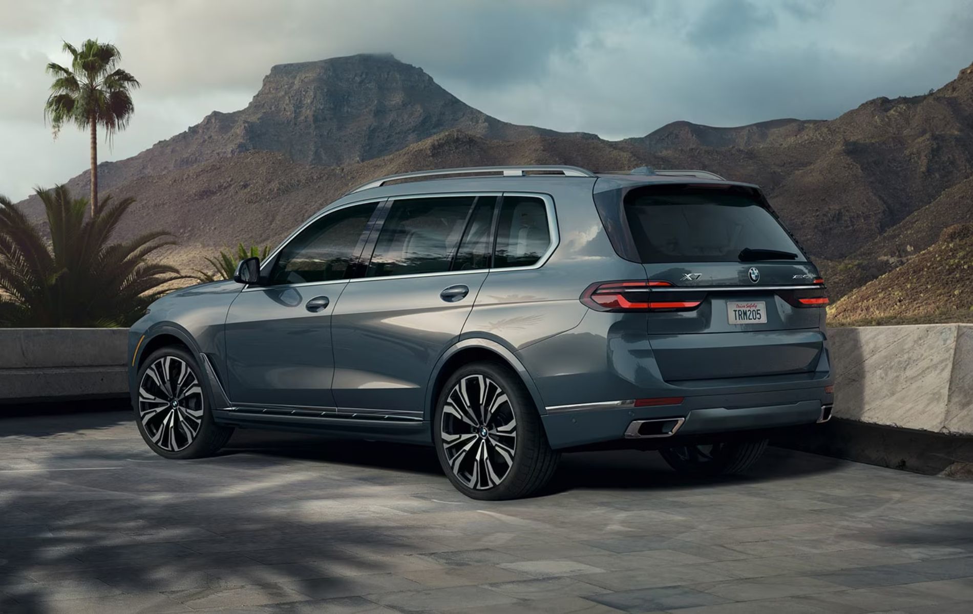The Ultimate Luxury SUV: Meet the 2025 BMW X7