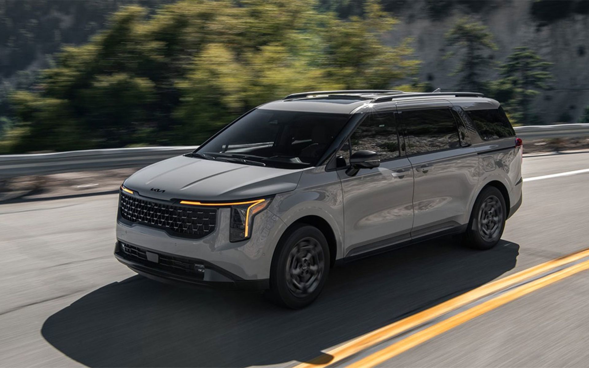 The First-Ever Hybrid 2025 Kia Carnival
