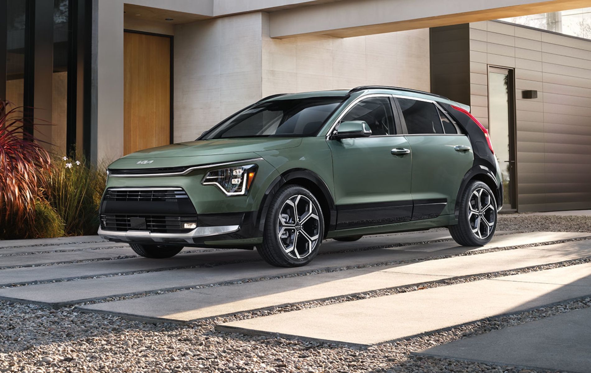 2026 Kia Niro Hybrid, Plug-In Hybrid, and Electric Compared for Real Life