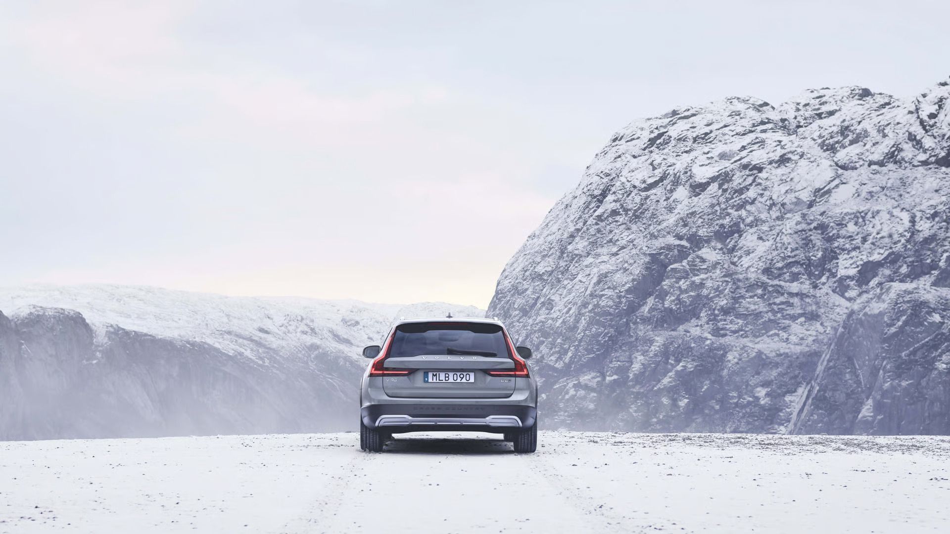 Volvo V90 Cross Country familiale semihybride au Québec — free download