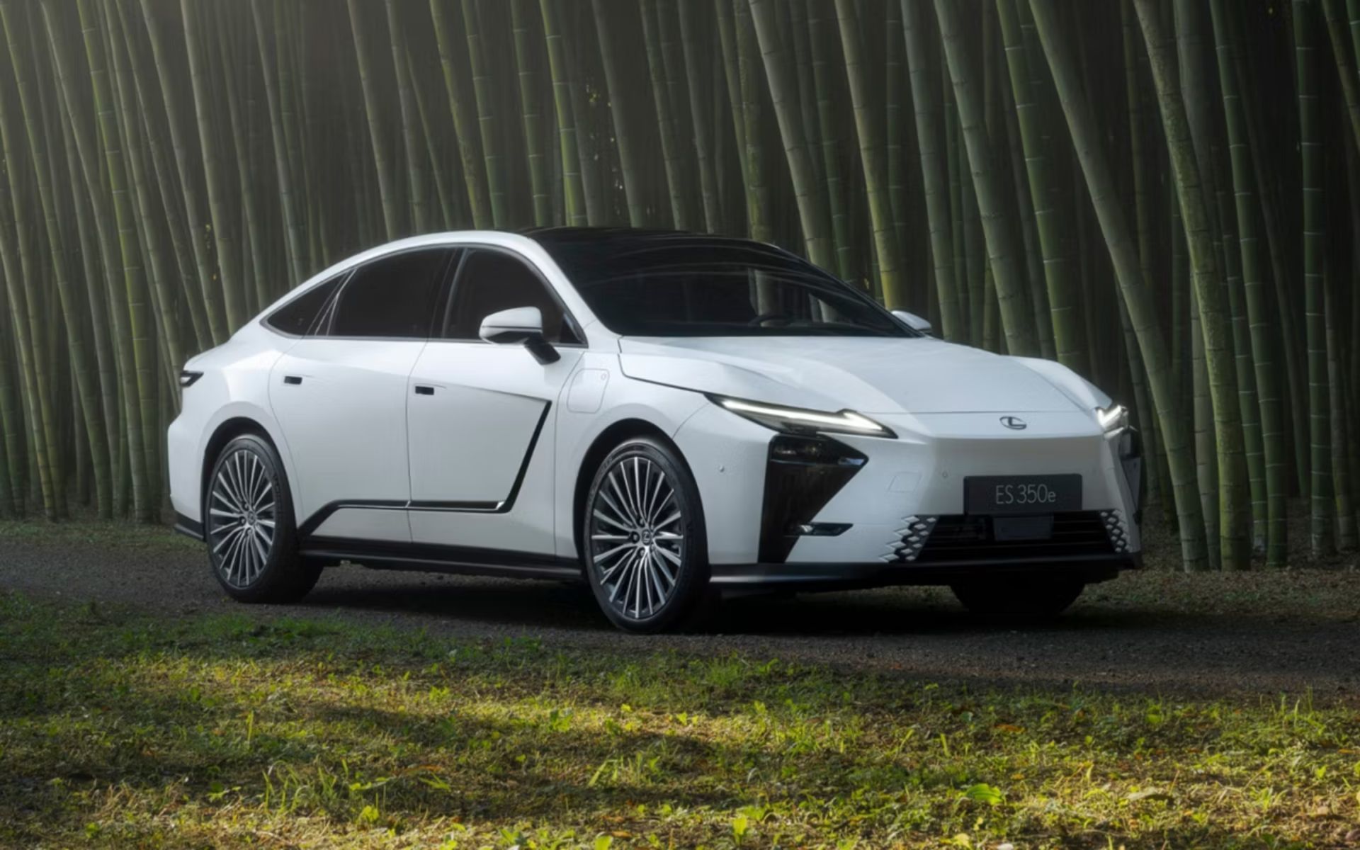Lexus ES 2027 : 3 modèles pour une berline électrifiée de luxe