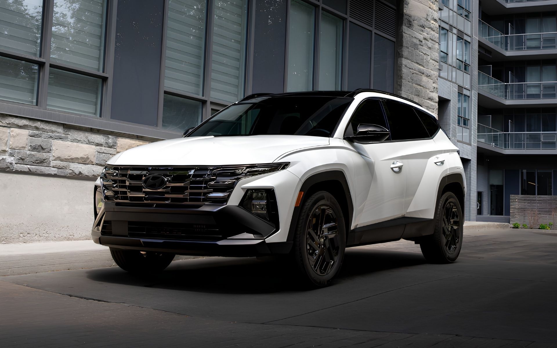 Trois façons de conduire le Hyundai Tucson 2026 : comparaison des versions à essence, hybride et hybride rechargeable
