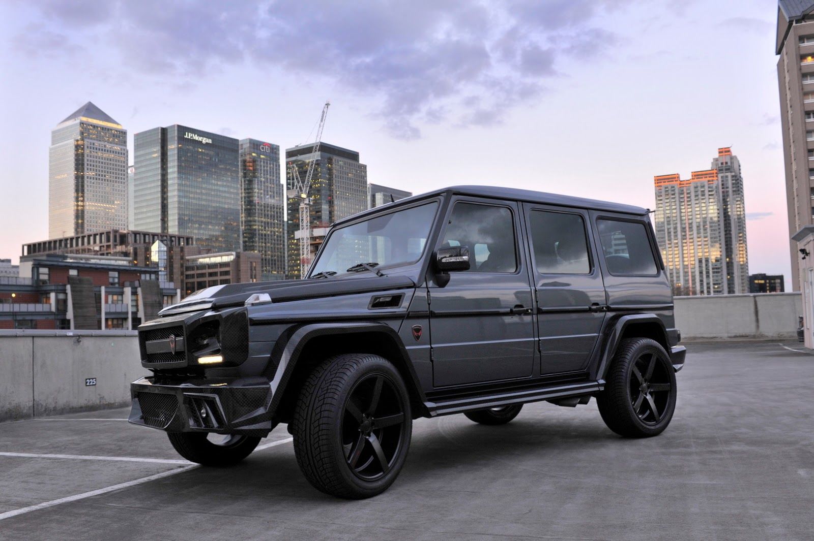 Prindiville Mercedes G-Class gets military-grade carbon fiber body.